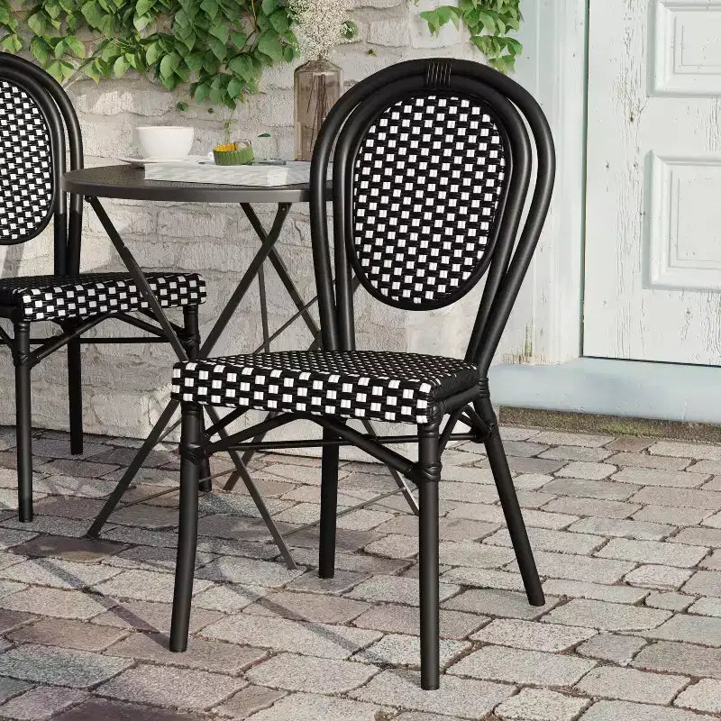 Chaise empilable de bistrot Thonet commerciale intérieure/extérieure Flash Furniture Lourdes, rotin synthétique et cadre en aluminium