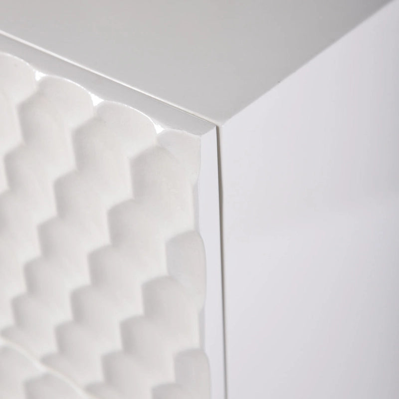 Commode d'appoint à six tiroirs avec poignées dorées, finition crème et dorée