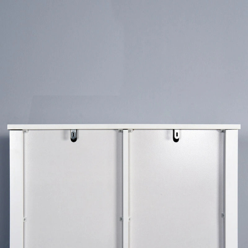 Meuble de rangement de salle de bain blanc en bois au-dessus des toilettes avec étagères réglables