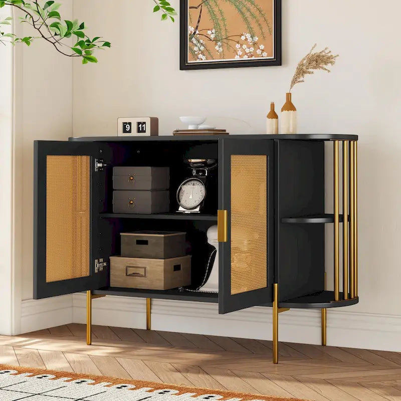 Buffet courbé 2 portes avec plateau doré et portes en rotin tressé